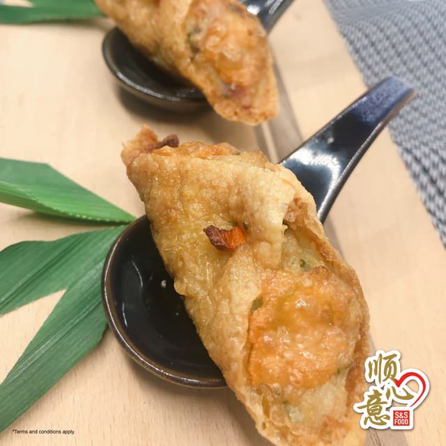 Tofu Puff Skin with Chinese Leek & Chicken Meat Rolls 9pcs/pack (sold per pack) 蒸/炸 双花筒